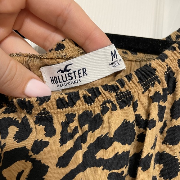 Hollister Cheetah Off-The-Shoulder Crop Top - Picture 4 of 5